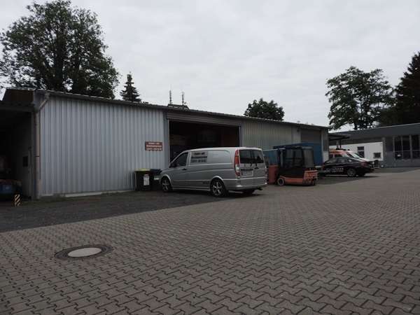 Hallen- und Freiflächen
