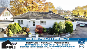 Stilvoller Bungalow mit Pool und herrlichem pflegeleicht angelegten Garten, 63517 Rodenbach, Einfamilienhaus