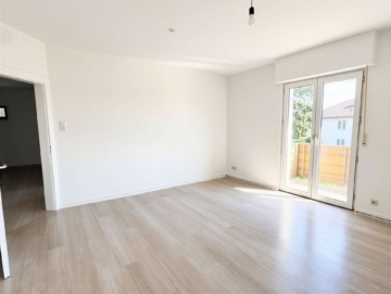 Gut geschnittene und helle 3-Zimmerwohnung in ruhigem Wohnhaus - Wohnzimmer (10113)