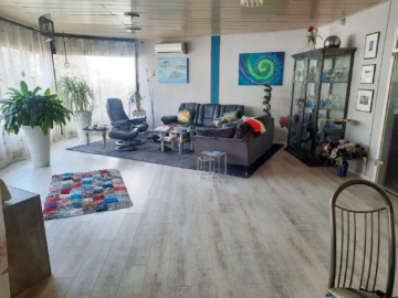 Außergewöhnlicher Bungalow mit Garten - Wohn-Essbereich (2362)