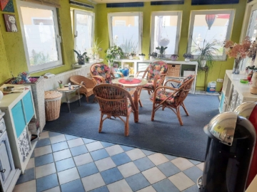 Außergewöhnlicher Bungalow mit Garten - Wintergarten (2365)