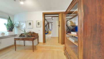 Repräsentative 3-Familien-Villa in bester Lage von Hanau - Diele DG (7925)