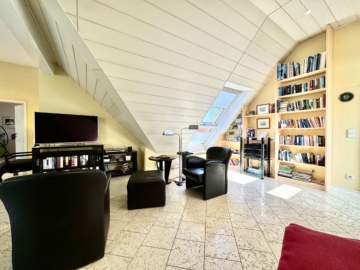 Penthouse in Gelnhausen-Hailer mit herrlichem Blick ins Grüne - Wohnzimmer (5533)