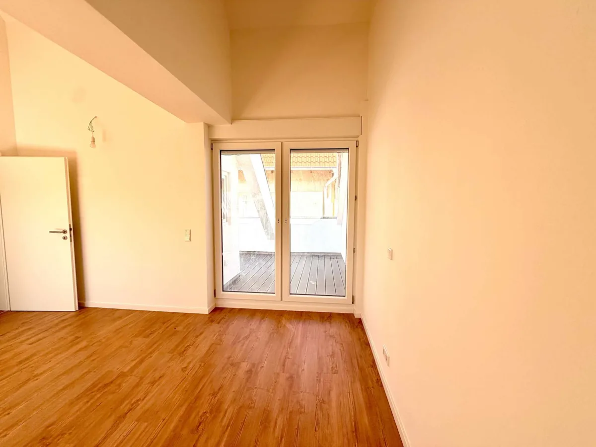 Zimmer 2 OG