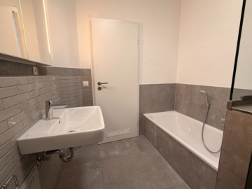 3-Zimmer-Wohnung mit Balkon in Hanau-Mittelbuchen - Bad (2) (6722)