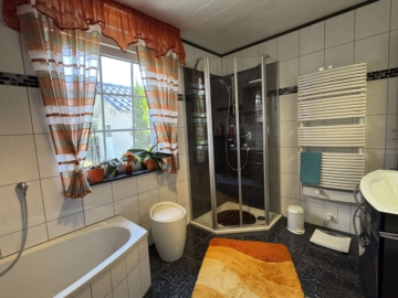 Großzügiges Zweifamilienhaus in bei Gelnhausen - Bad EG (3139)