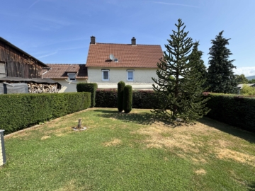 Großzügiges Zweifamilienhaus in bei Gelnhausen - Garten (3144)