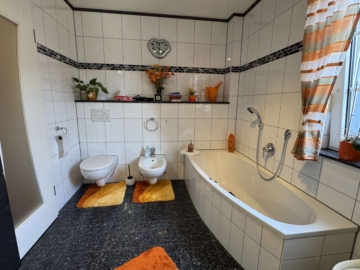 Großzügiges Zweifamilienhaus in bei Gelnhausen - Bad EG (2) (3140)