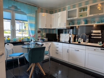 Großzügiges Zweifamilienhaus in bei Gelnhausen - Küche EG (3136)