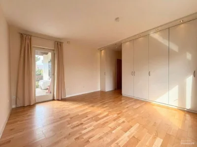 Gepflegter Bungalow mit Büro (ELW möglich) und herrlichem Garten in Erlensee - Schlafzimmer (12277)