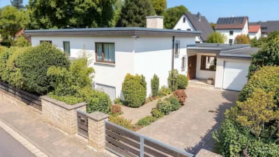 Gepflegter Bungalow mit Büro (ELW möglich) und herrlichem Garten in Erlensee - Aussenansicht (12271)