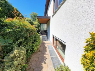 Gepflegter Bungalow mit Büro (ELW möglich) und herrlichem Garten in Erlensee - Eingang Büro (12280)