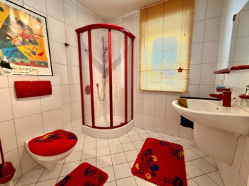 Einfamilienhaus mit herrlichem Garten in Nidderau-OT - Gäste Bad (6671)