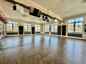 Helle und große Gewerbefläche im Stillvollen Altbau - Großer Raum (5659)