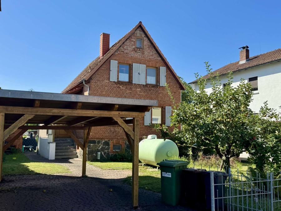 Strassenansicht Carport