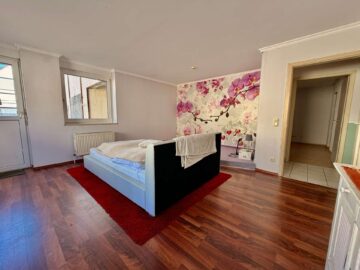 Gepflegte Hofreite mit Nebengebäude und Stallungen in Nidderau - Wohnung Schlafzimmer 2 (10793)