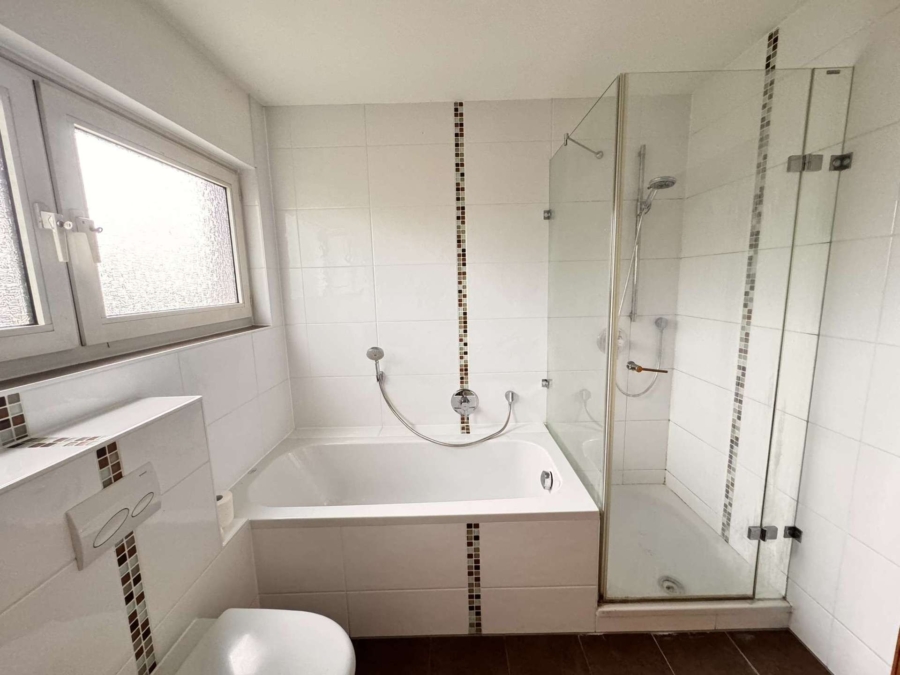 Badezimmer EG (2)