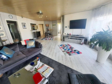 Handwerker Aufgepasst – Außergewöhnlicher Bungalow mit Garten - Wohnzimmer (2) (9745)