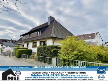 Zwei Doppelhaushälften mit Außenpool und Gartenparadies in einem gewachsenen Wohngebiet, 63454 Hanau, Zweifamilienhaus