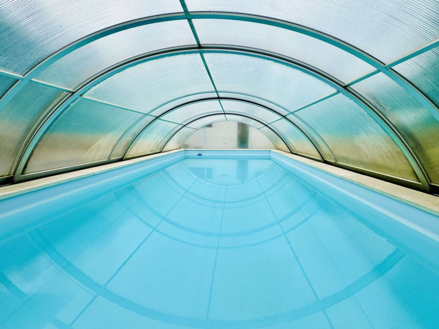 Pool mit Schiebehalle