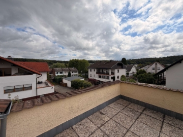 3 Zimmer Wohnung mit großer Dachterrasse in Oberrodenbach - Ausblick Terrasse (9767)