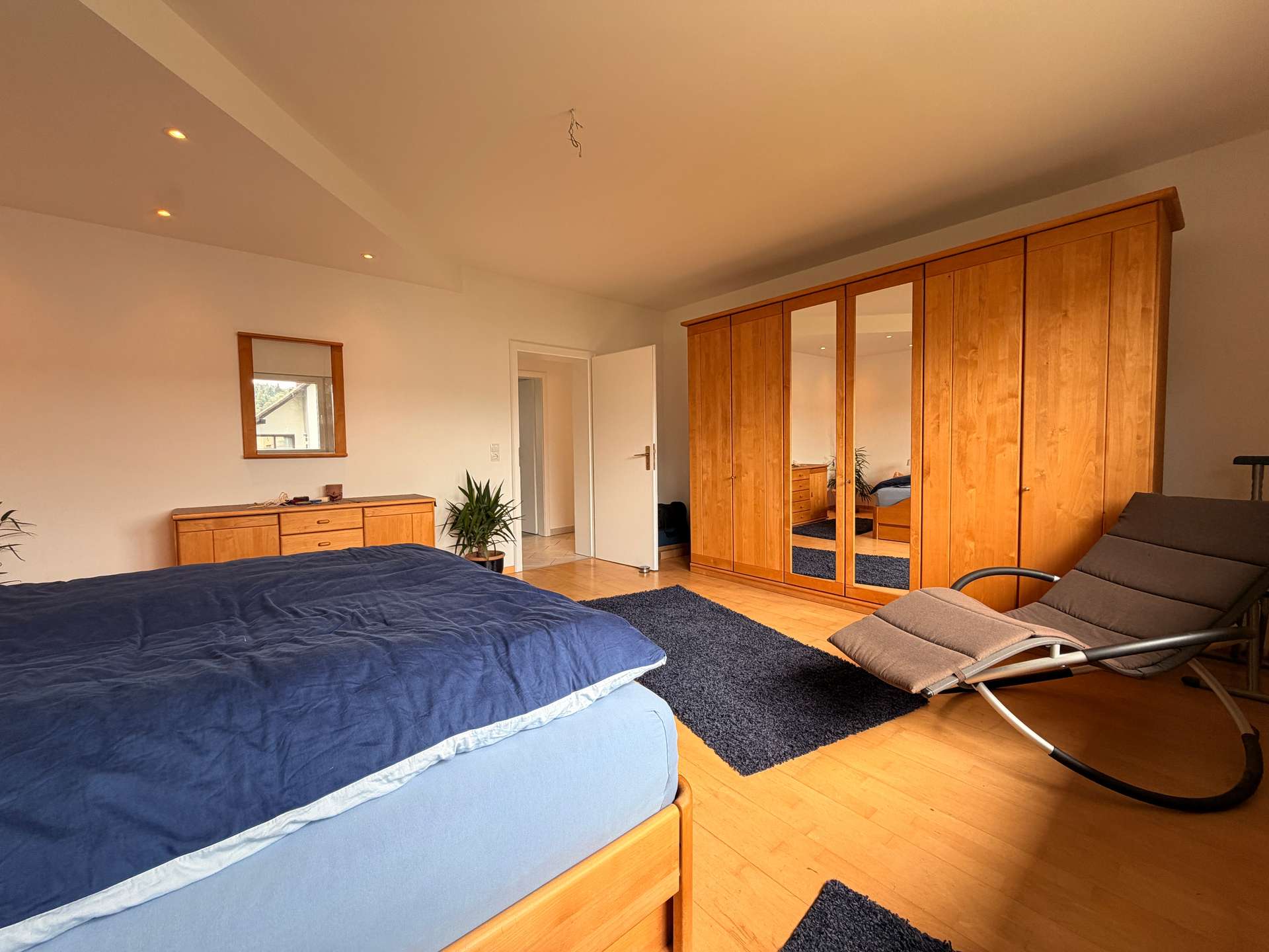 Schlafzimmer 1
