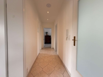 3 Zimmer Wohnung mit großer Dachterrasse in Oberrodenbach - Diele (9758)