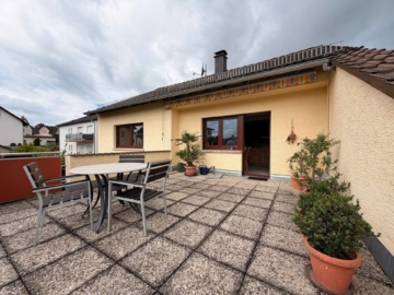 3 Zimmer Wohnung mit großer Dachterrasse in Oberrodenbach - Terrase (9766)