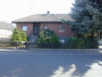 1-Fam.-Walmdachbungalow mit ELW, 63594 Hasselroth-Neuenhasslau, Bungalow