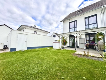 Neuwertige Doppelhaushälfte mit Stil, Komfort und schönem Garten in Erlensee-Langendiebach - Gartenansicht 2 (2038)