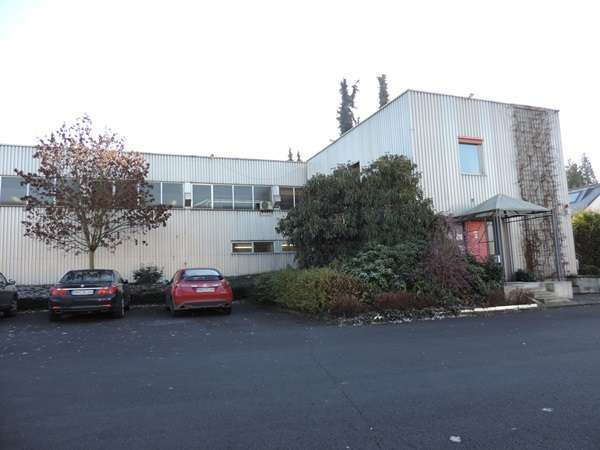 Produktionshalle und Bürogebäu