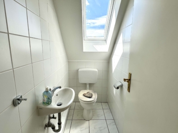 Moderne 2-Zimmer-Studio-Wohnung in ruhiger Lage, Nähe Kinzig - Gäste WC (3188)
