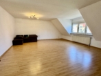 Wohn- Esszimmer - Moderne 2-Zimmer-Studio-Wohnung in ruhiger Lage, Nähe Kinzig