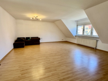 Moderne 2-Zimmer-Studio-Wohnung in ruhiger Lage, Nähe Kinzig - Wohn- Esszimmer (3183)