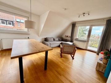 4 Zi. Etagenwohnung in Hanau-Kesselstadt mit Blick ins Grüne - Wohnzimmer (5638)