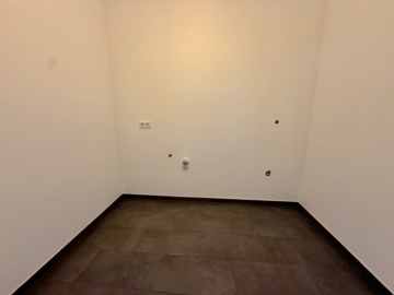 Hochparterre-Maisonettewohnung – Erstbezug in Hasselroth-Neuenhaßlau - Hauswirtschaftsraum (6707)