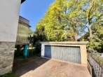 Doppelgarage - Zweifamilienhaus in feiner Lage mit idyllischem Garten und Bachlauf