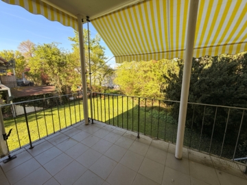 Zweifamilienhaus in feiner Lage mit idyllischem Garten und Bachlauf - Terrasse EG (2) (6168)