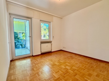 Zweifamilienhaus in feiner Lage mit idyllischem Garten und Bachlauf - Kinderzimmer EG (6161)