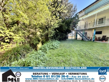 Zweifamilienhaus in feiner Lage mit idyllischem Garten und Bachlauf - Eingangsbild (6153)