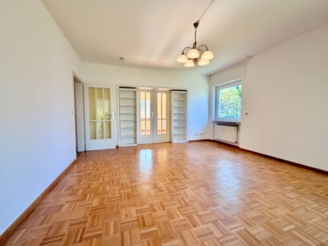 Zweifamilienhaus in feiner Lage mit idyllischem Garten und Bachlauf - Wohnzimmer EG (2) (6157)