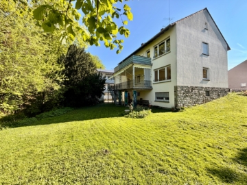 Zweifamilienhaus in feiner Lage mit idyllischem Garten und Bachlauf - Ansicht Garten (2) (6169)