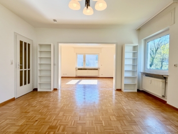 Zweifamilienhaus in feiner Lage mit idyllischem Garten und Bachlauf - Büro EG (6162)