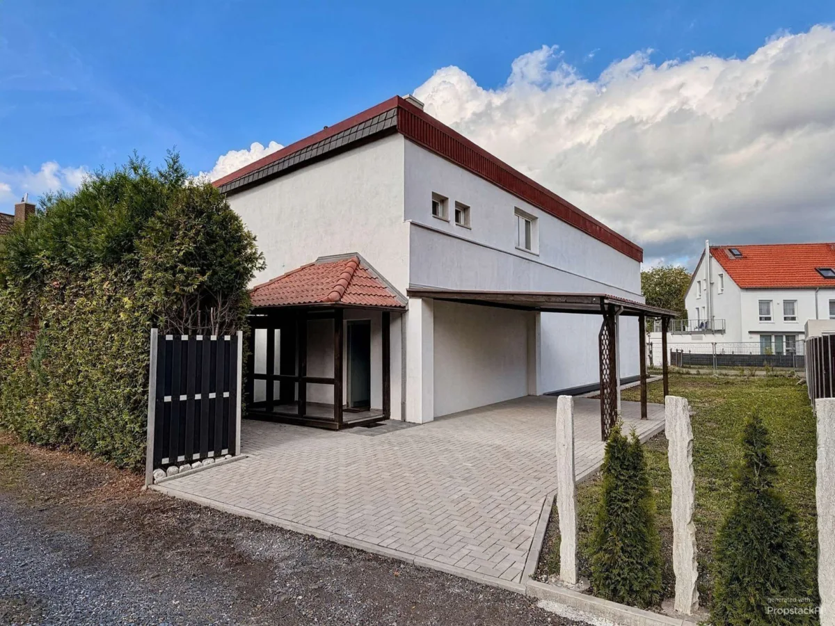 Einfahrt Carport