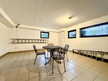 Repräsentativ und großzügig … Einfamilienhaus in bester Lage von Hanau mit Blick ins Grüne - Hobby UG (2061)