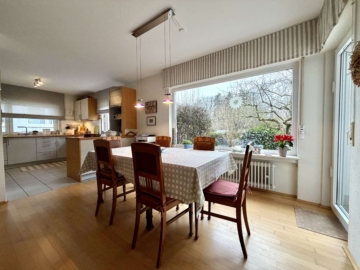 Repräsentativ und großzügig … Einfamilienhaus in bester Lage von Hanau mit Blick ins Grüne - Esszimmer (2048)