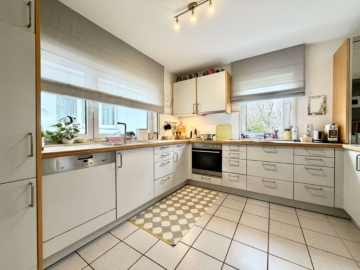 Repräsentativ und großzügig … Einfamilienhaus in bester Lage von Hanau mit Blick ins Grüne - Küche (2047)