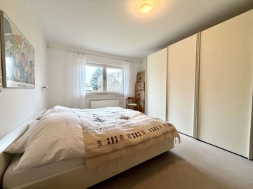 Repräsentativ und großzügig … Einfamilienhaus in bester Lage von Hanau mit Blick ins Grüne - Schlafzimmer EG (2053)