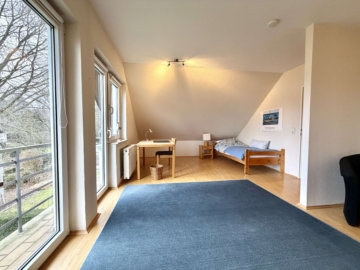 Repräsentativ und großzügig … Einfamilienhaus in bester Lage von Hanau mit Blick ins Grüne - Schlafzimmer 1 OG (2057)