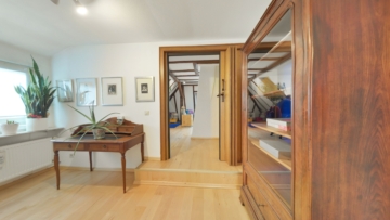 Repräsentative 3-Familien-Villa in bester Lage von Hanau - Diele DG (6297)